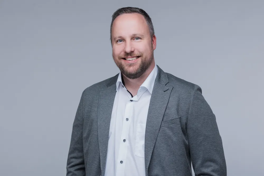 Philipp Stöger, Webentwickler und Gründer von Thought-Systems im Weinviertel